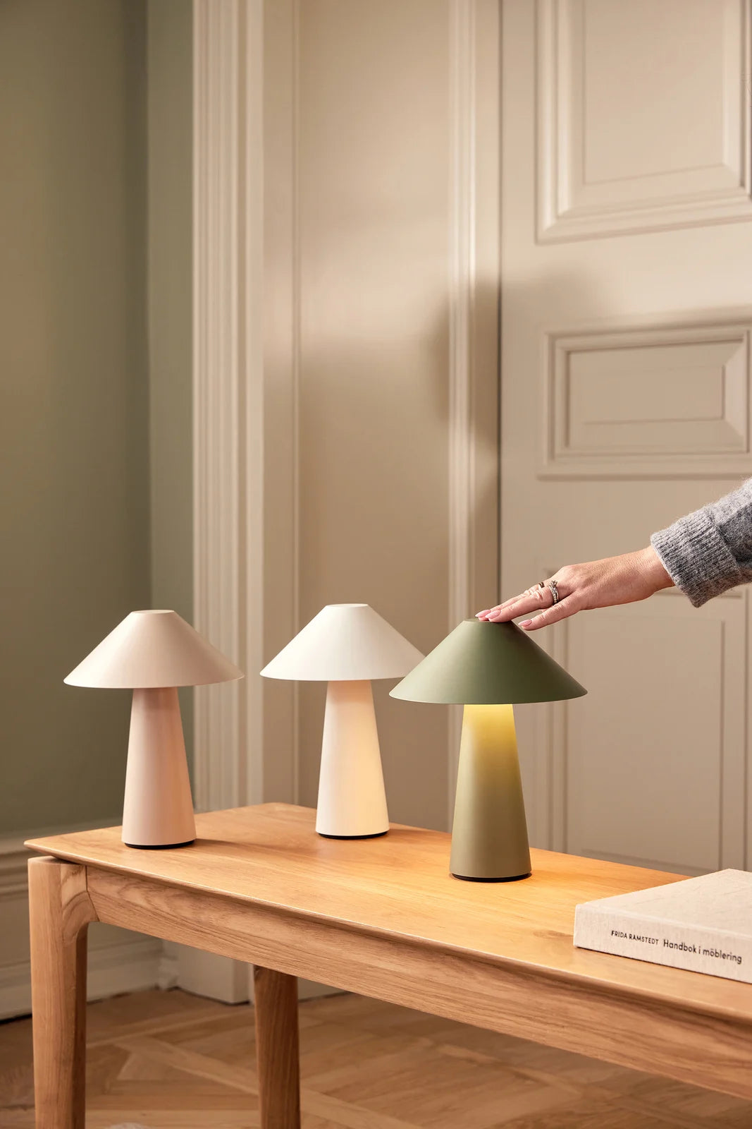 Portable table lamp Cannes IP44 – Mocha
