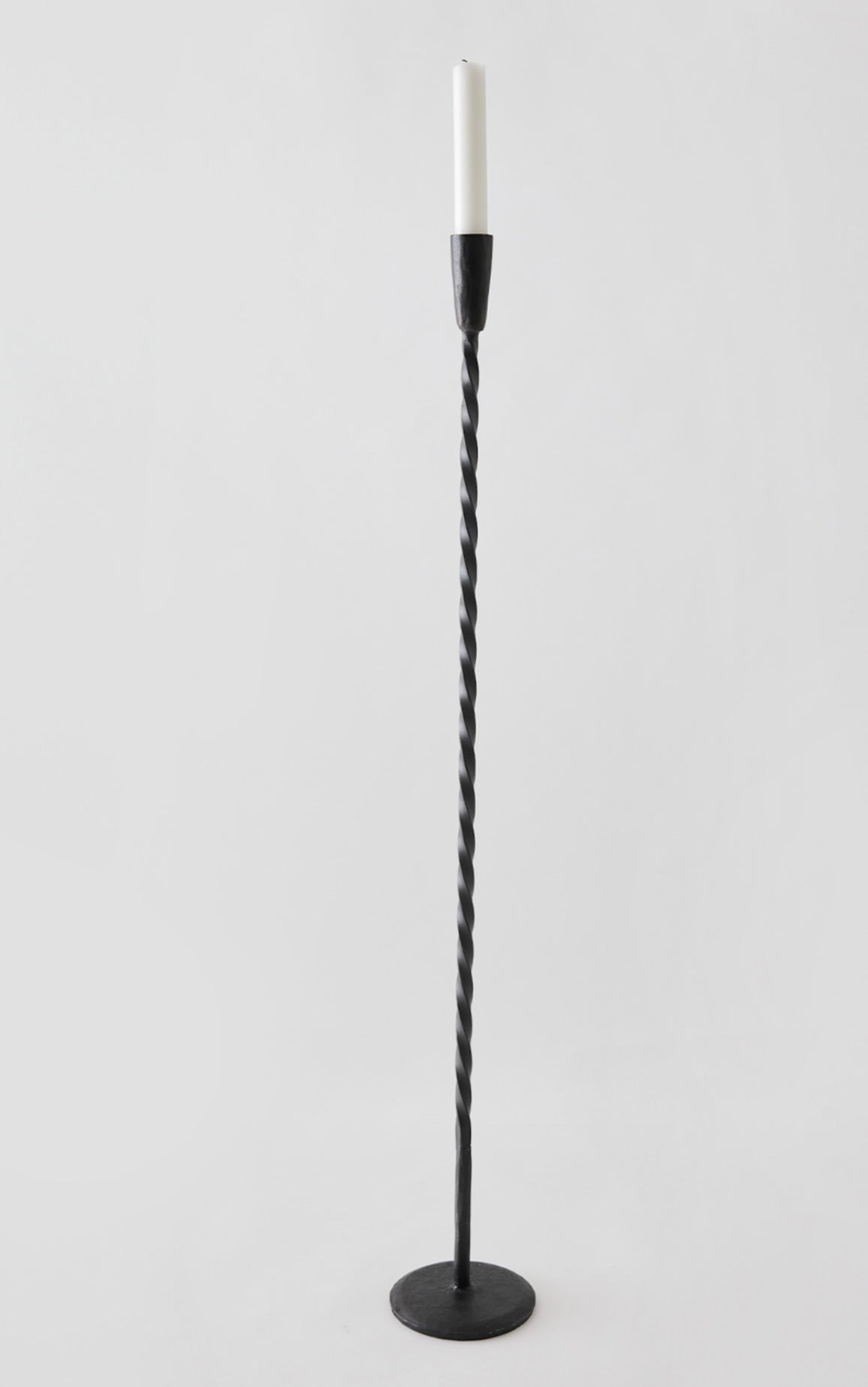 Twist floor candleholder
